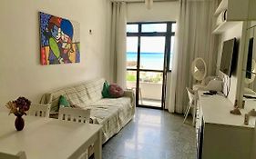 Flat Vista Mar em Área Nobre com Piscina na Beira Mar